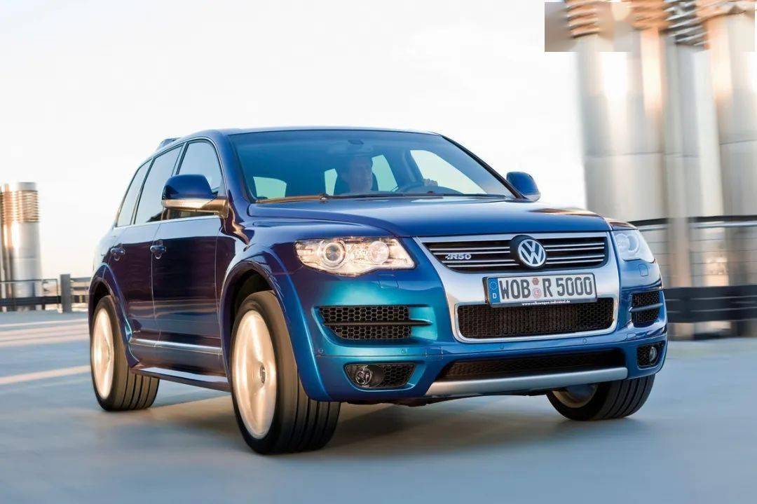 大眾途銳R50主打強勁動力、運動操控與經典設計,主要面向歐洲市場對高性能SUV的需求