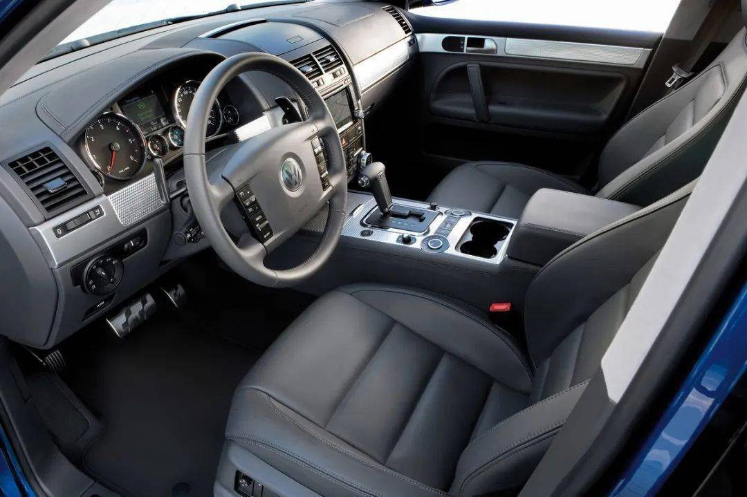 大眾途銳R50主打強勁動力、運動操控與經典設計,主要面向歐洲市場對高性能SUV的需求