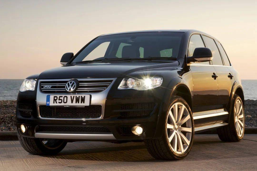 大眾途銳R50主打強勁動力、運動操控與經典設計,主要面向歐洲市場對高性能SUV的需求