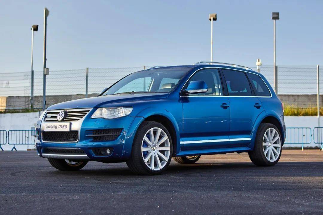 大眾途銳R50主打強勁動力、運動操控與經典設計,主要面向歐洲市場對高性能SUV的需求