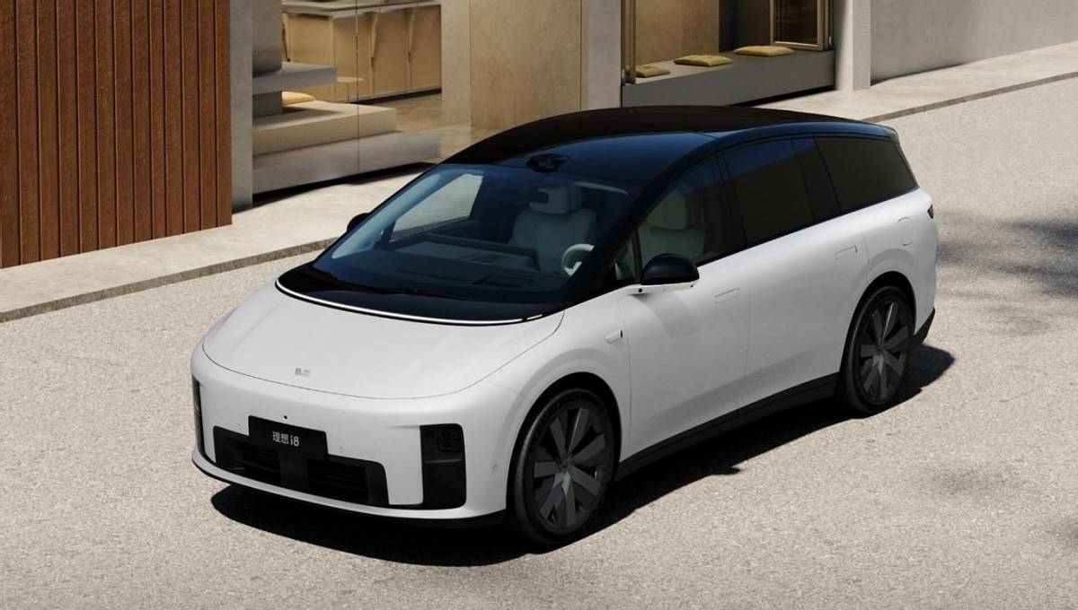 理想i8撞翻乘龍卡車,是“作秀”還是對自身產品的“迷之自信”?