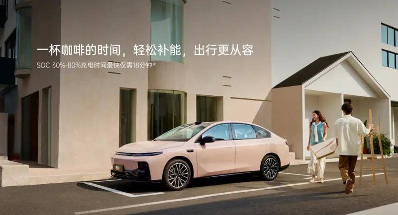 10萬級純電轎車對決!零跑B01能否撼動小鵬MONA M03的市場地位?