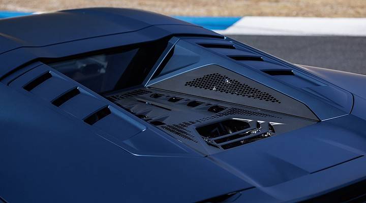 轉(zhuǎn)速破萬的超跑,這是2025年能買到的燃油車?