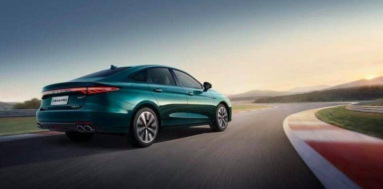 奇瑞艾瑞澤8 PRO 2.0T上市,配7速雙離合,12.29萬元起