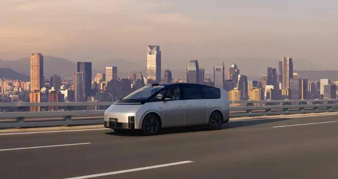 理想i8光速推出“聽(tīng)勸版”,傾聽(tīng)用戶心聲,就是理想找到新藍(lán)海的燈塔