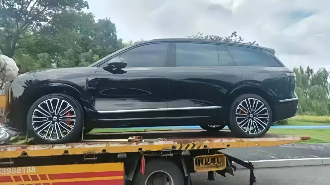 蔚來(lái)遭遇“車型政變” ES8緊急換代“清君側(cè)”