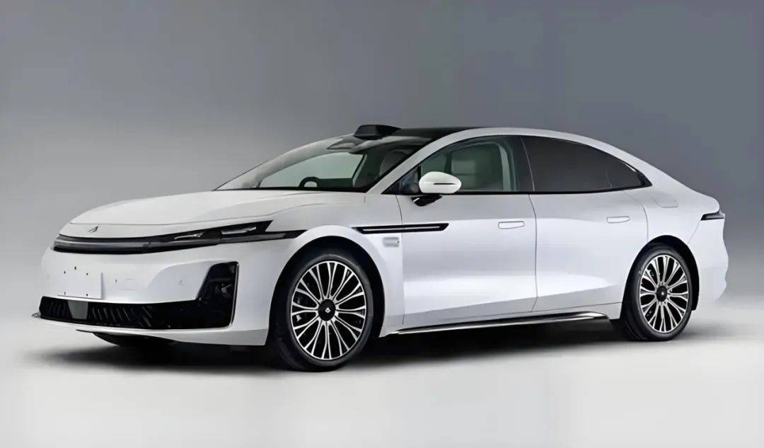 華為傻眼了 首張L3級牌照發給了A8增程版