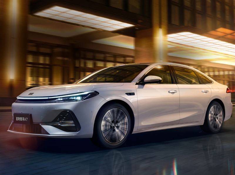 面面俱到的全能中級插混轎車,吉利銀河A7限時8.18萬起