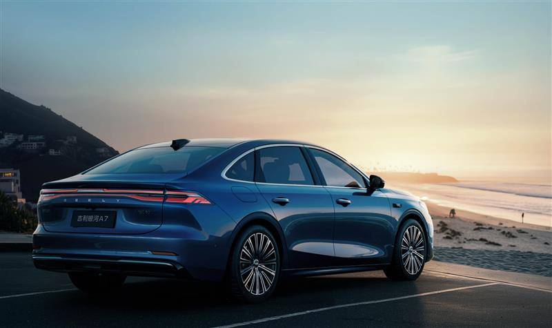面面俱到的全能中級插混轎車,吉利銀河A7限時8.18萬起
