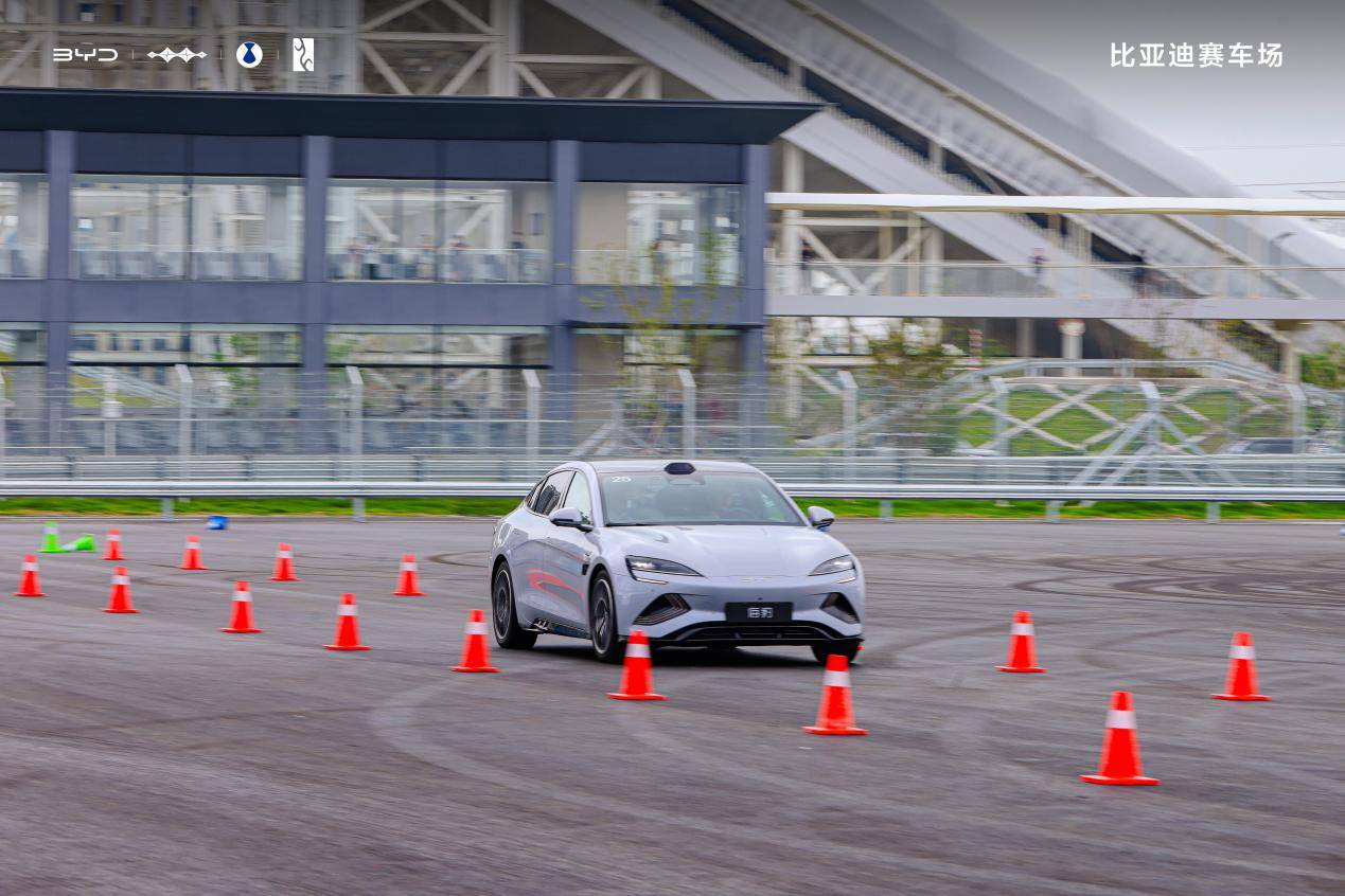 比亞迪全地形賽車場開業,一站體驗極致駕控