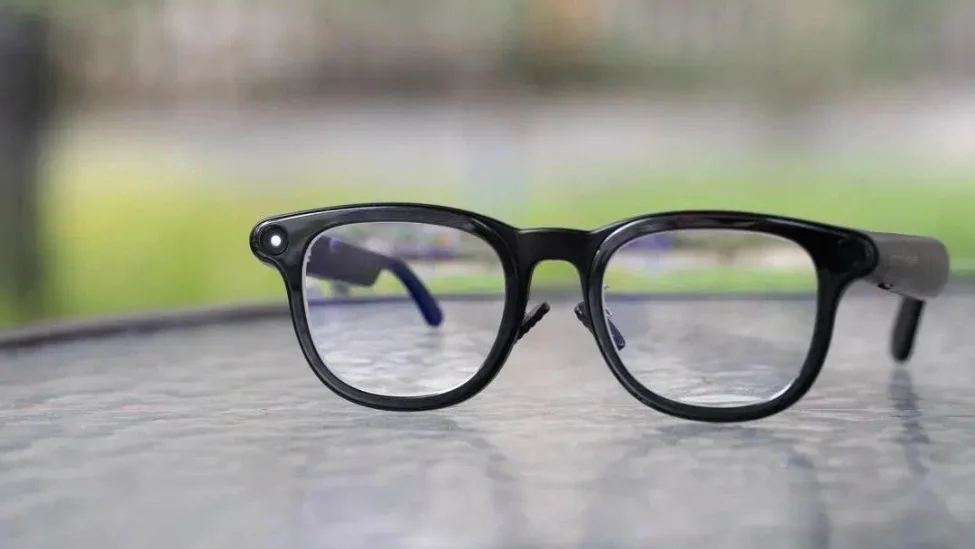 沒有顯示也敢賣3700?HTC首款AI眼鏡來了,誰給的勇氣? (圖源:雷科技)