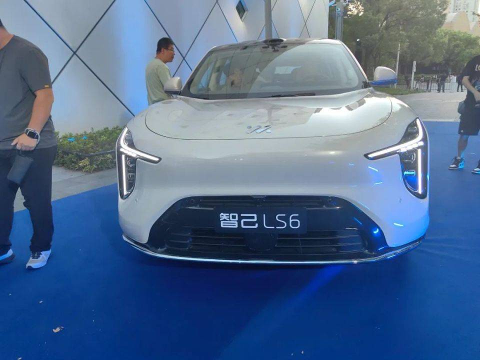新一代智己LS6預售,增程+66度電池,520線激光雷達