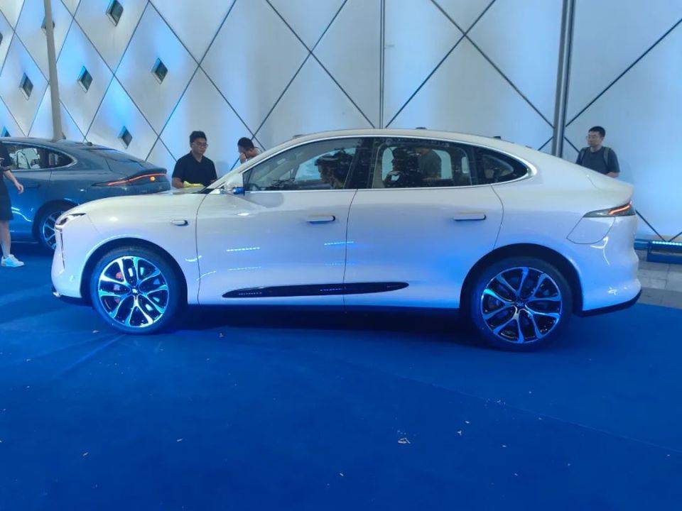 新一代智己LS6預售,增程+66度電池,520線激光雷達