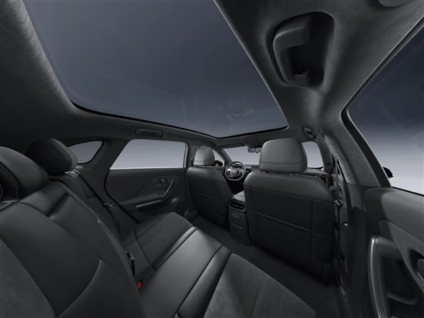 新勢力純電“高爾夫”零跑Lafa5內(nèi)飾官圖發(fā)布:戰(zhàn)斗感 新勢力純電“高爾夫” 零跑Lafa5內(nèi)飾官圖發(fā)布:戰(zhàn)斗感極強