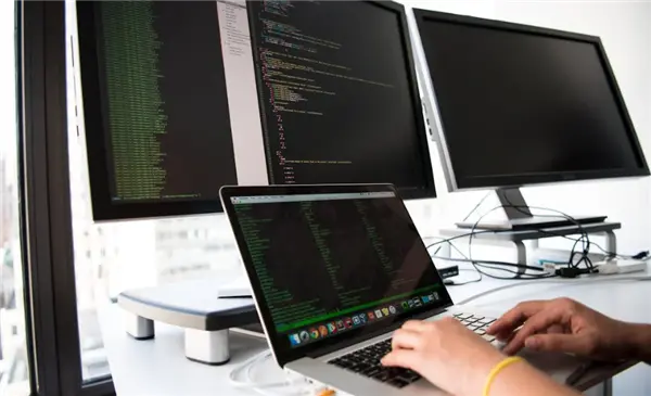 GitHub近日發(fā)布《Octoverse 2025》報(bào)告并預(yù)測(cè),到2030年,印度將超越美國(guó),成為全球開(kāi)發(fā)者數(shù)量最多的國(guó)家 超越美國(guó)!2030年印度軟件開(kāi)發(fā)者數(shù)量將登頂全球第一